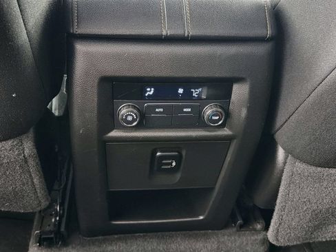 Used 2018 Chevrolet Traverse LT FWD image 24