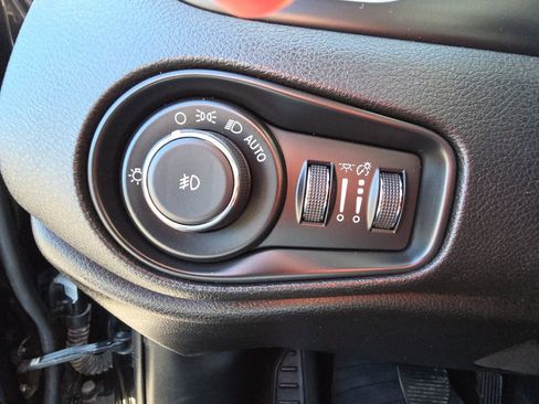 Used 2017 Jeep Renegade Latitude AWD/4WD image 20