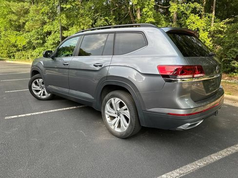 Used 2021 Volkswagen Atlas SE w/ Towing Package FWD image 3
