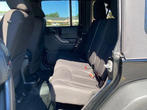 Used 2013 Jeep Wrangler Unlimited Sport image 7