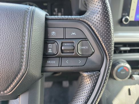 Certified 2025 Toyota Tacoma SR5 AWD/4WD image 30