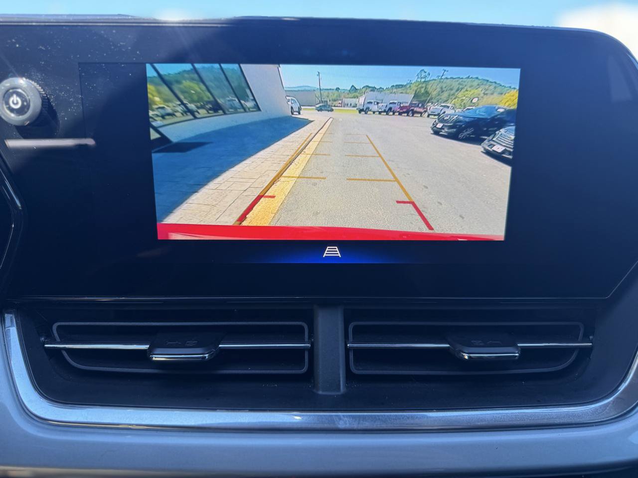 Used 2025 Chevrolet Trax LT FWD image 14