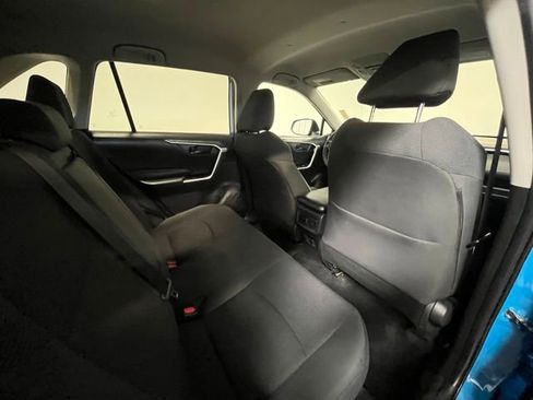 Used 2019 Toyota RAV4 LE w/ Carpet Mat Package AWD/4WD image 12