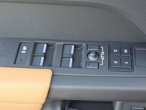New 2026 Land Rover Defender 110 X-Dynamic SE AWD/4WD image 28