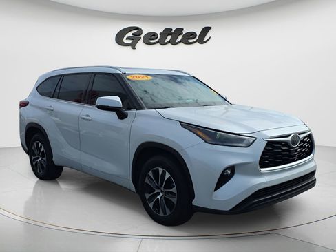 Used 2021 Toyota Highlander XLE image 3