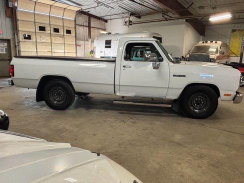 Used 1993 Dodge D/W Truck 250 RWD image 7