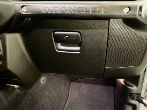 Used 2021 Jeep Wrangler Unlimited Sport image 33