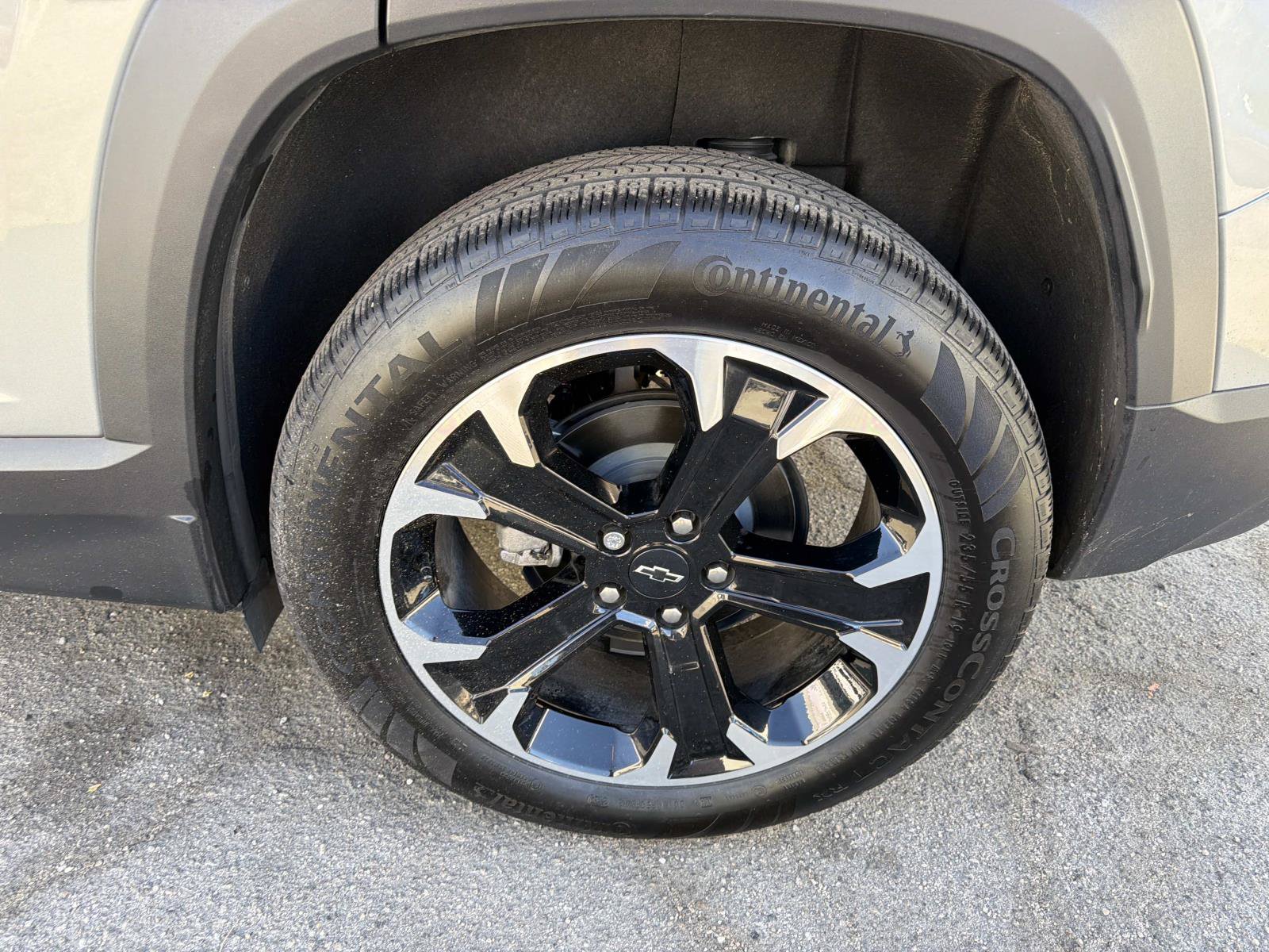 Used 2025 Chevrolet Equinox LT w/ Safety and Technology Package FWD image 6