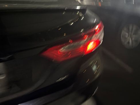 Used 2020 Toyota Camry SE image 4