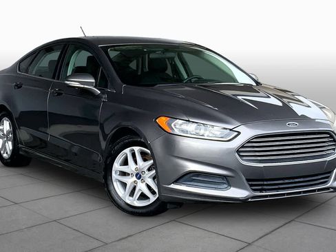Used 2014 Ford Fusion SE FWD image 2