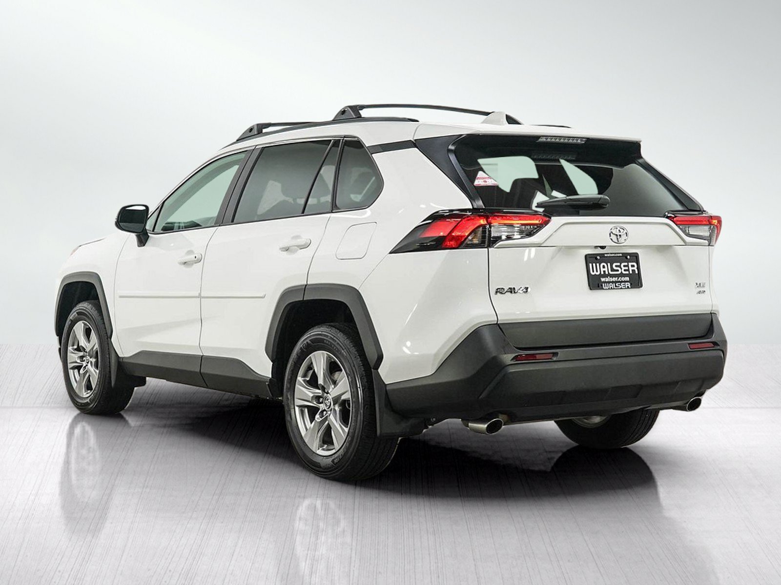 Used 2024 Toyota RAV4 XLE AWD/4WD image 3