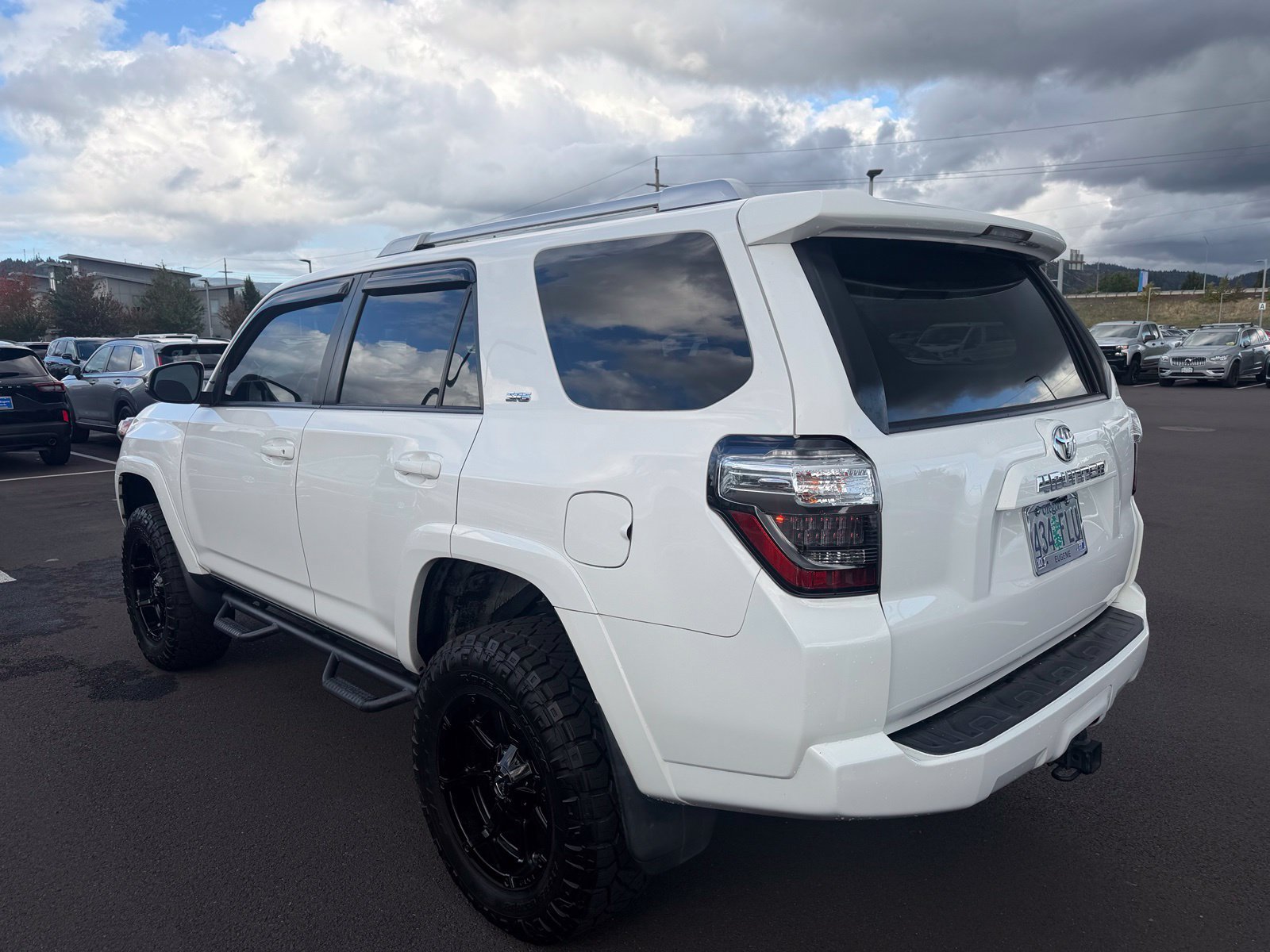 Used 2018 Toyota 4Runner SR5 Premium AWD/4WD image 2