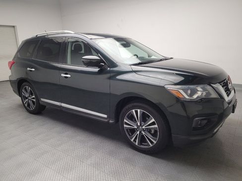 Used 2018 Nissan Pathfinder Platinum image 11