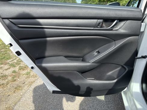 Used 2020 Honda Accord Sport image 11