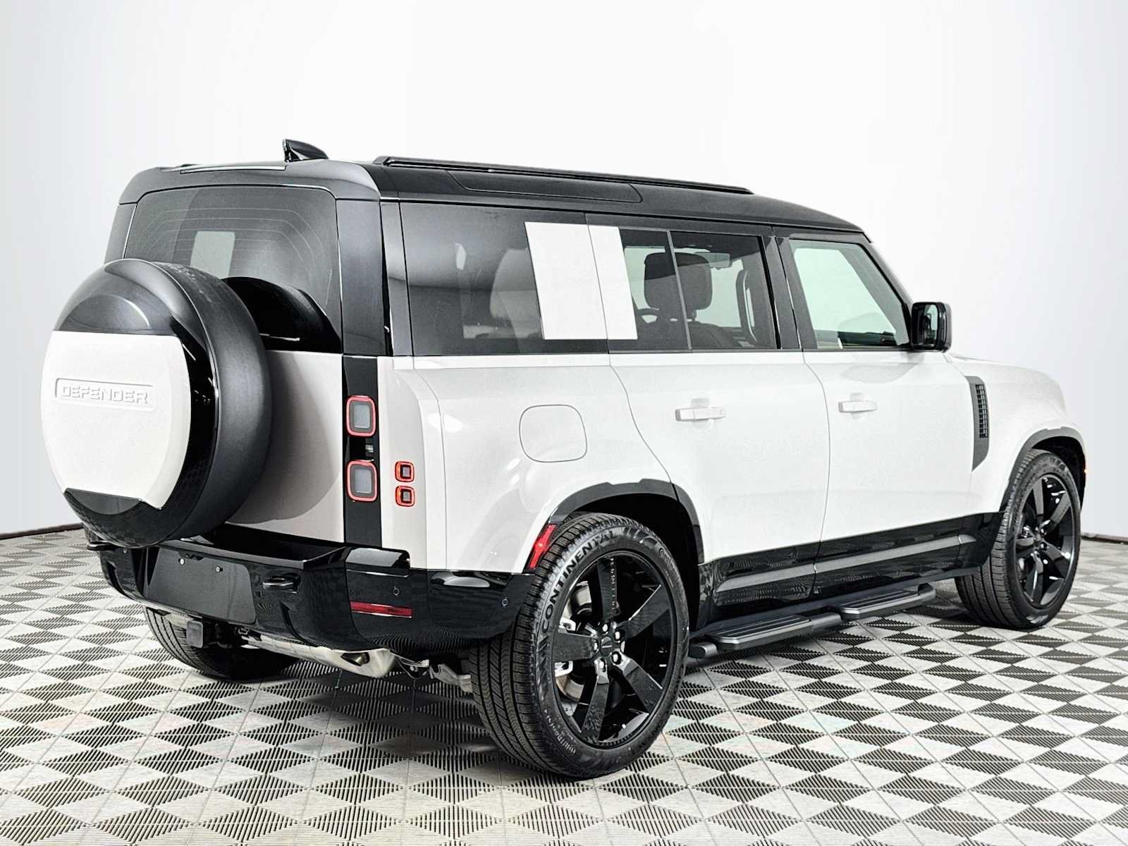 New 2026 Land Rover Defender 110 X-Dynamic SE AWD/4WD image 5