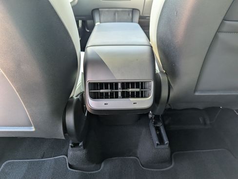 Used 2024 Tesla Model Y Performance AWD/4WD image 28