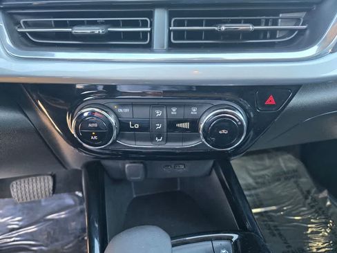 Used 2024 Chevrolet Trax LT FWD image 14