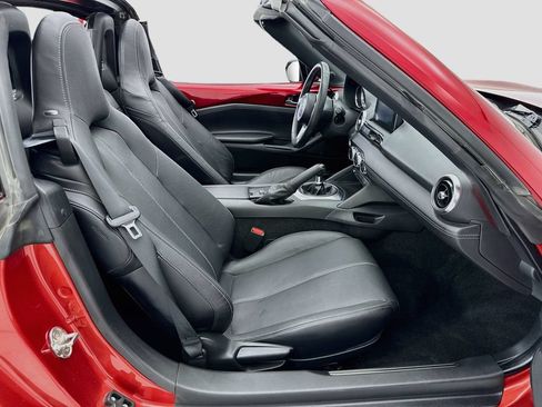 Used 2020 MAZDA MX-5 Miata RF Grand Touring RWD image 18