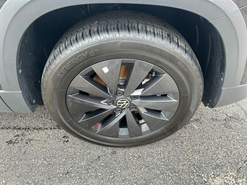 Used 2022 Volkswagen Taos S image 9