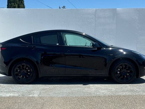 Used 2023 Tesla Model Y Long Range AWD/4WD image 2