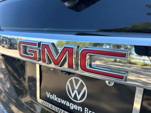 Used 2023 GMC Acadia SLT FWD image 47