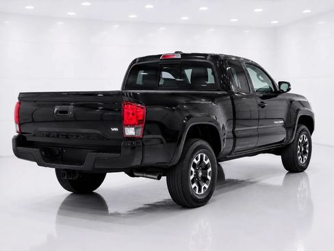 Used 2019 Toyota Tacoma TRD Off-Road AWD/4WD image 5
