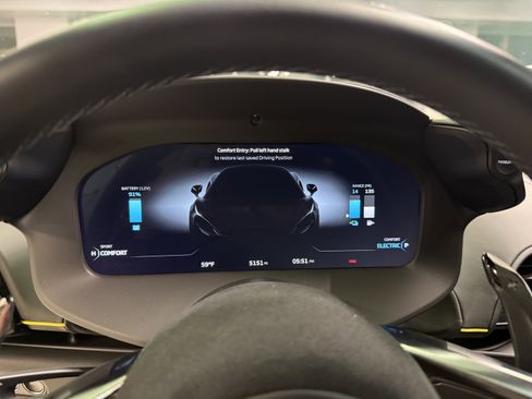 Used 2023 McLaren Artura image 4