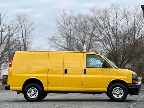 Used 2021 Chevrolet Express 2500 image 4