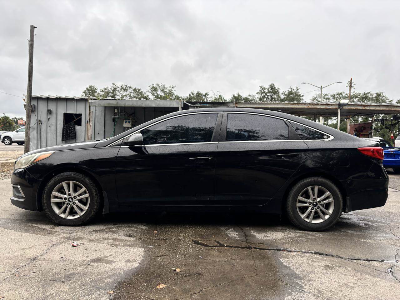 Used 2017 Hyundai Sonata SE FWD image 2