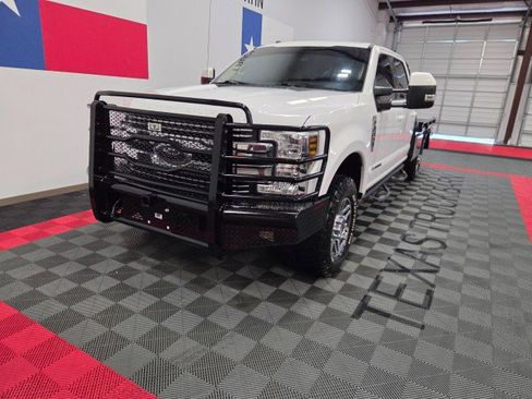 Used 2018 Ford F350 Lariat w/ Lariat Value Package AWD/4WD image 3
