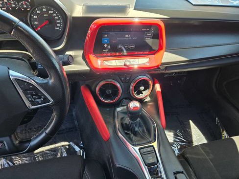 Used 2020 Chevrolet Camaro SS RWD image 17