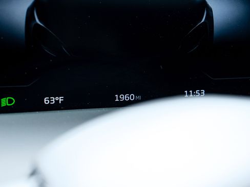 Used 2026 McLaren Artura image 37