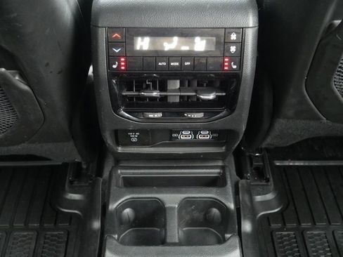 Used 2023 Jeep Grand Cherokee L Limited image 28