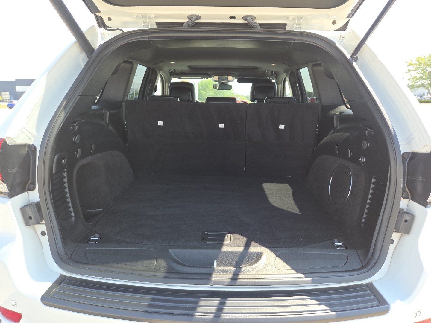 Used 2019 Jeep Grand Cherokee Altitude AWD/4WD image 20
