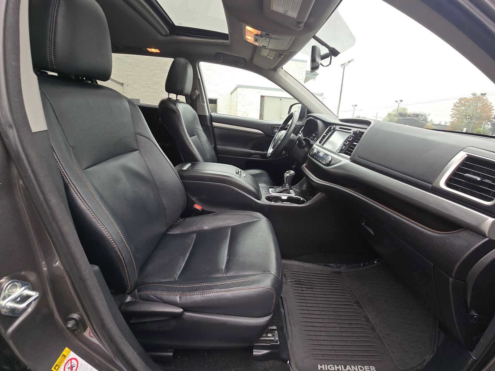 Used 2016 Toyota Highlander XLE AWD/4WD image 11