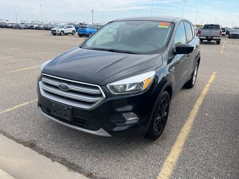 Used 2017 Ford Escape SE image 3