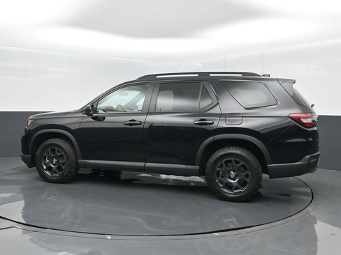 Used 2024 Honda Pilot TrailSport image 4