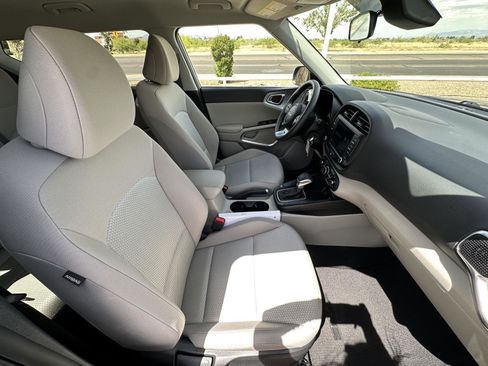 Used 2025 Kia Soul LX FWD image 23