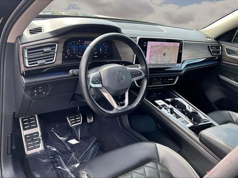 Used 2024 Volkswagen Atlas SEL Premium R-Line image 17