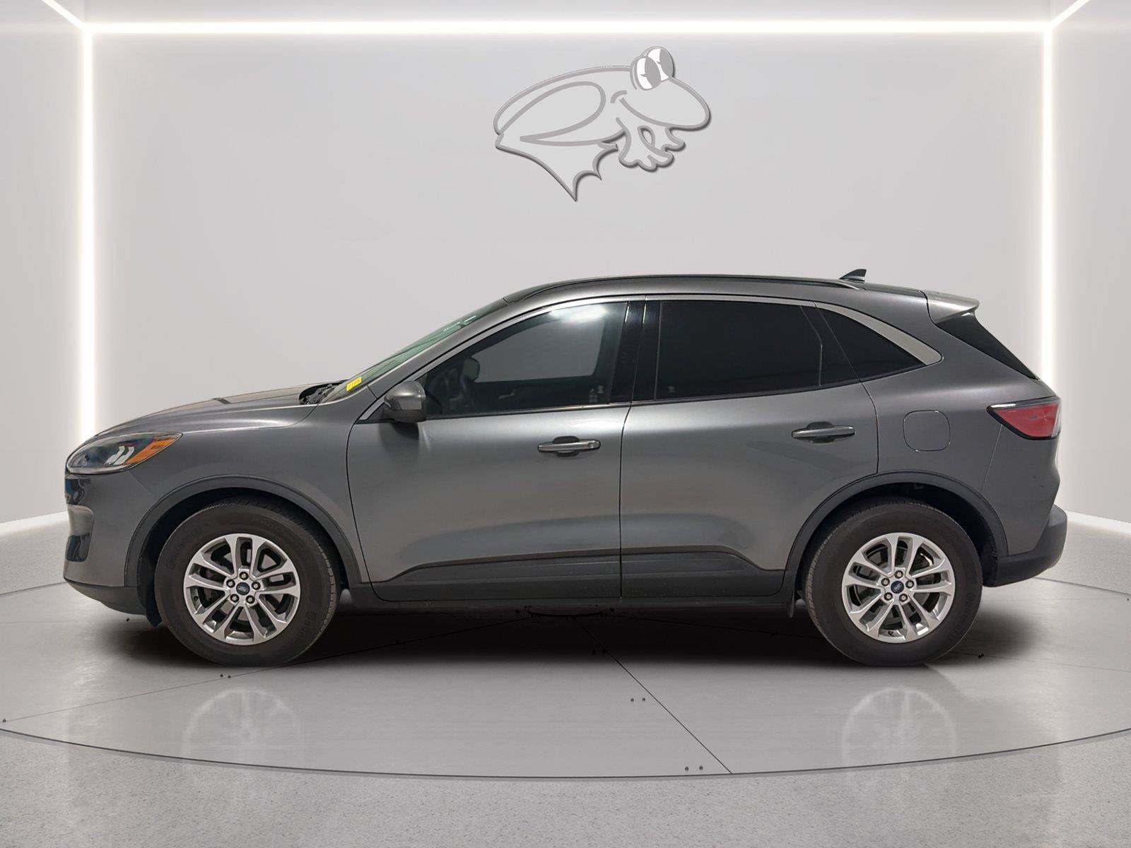 Used 2021 Ford Escape SE w/ Cold Weather Package AWD/4WD image 2