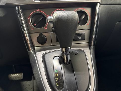 Used 2005 Pontiac Vibe w/ Power Group Value Package FWD image 14