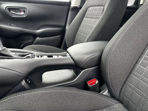 Certified 2025 Honda HR-V LX image 18