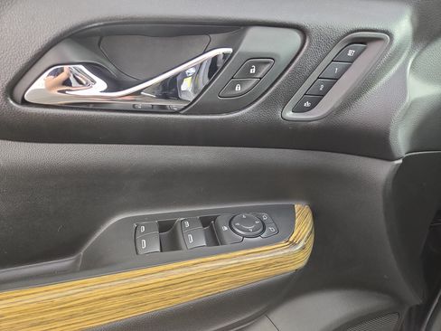 Certified 2017 GMC Acadia Denali w/ Technology Package AWD/4WD image 34