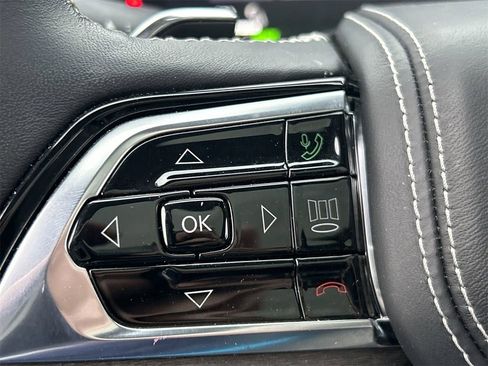 Used 2022 Jeep Grand Cherokee Overland w/ Advanced Protech Group III image 21