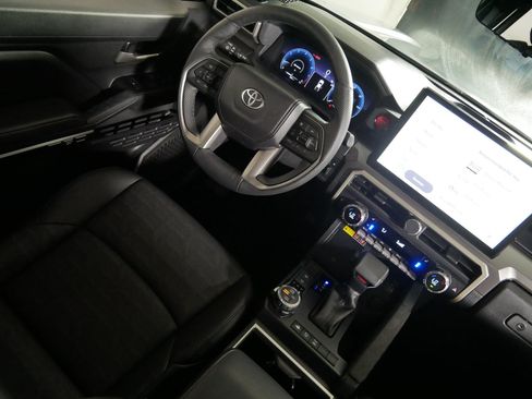 Used 2025 Toyota Tacoma TRD Off-Road w/ TRD Off Road Premium Package AWD/4WD image 9