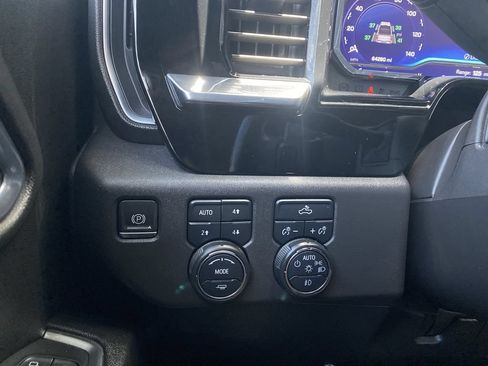 Used 2024 Chevrolet Silverado 1500 LT Trail Boss w/ Convenience Package II AWD/4WD image 18