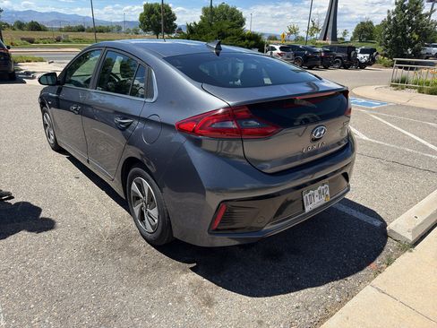 Used 2017 Hyundai Ioniq SEL FWD image 2