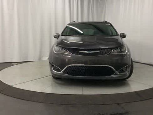 Used 2020 Chrysler Pacifica Limited w/ Advanced Safetytec Group FWD image 5
