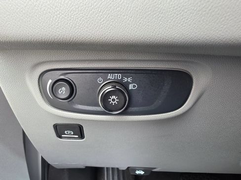 Used 2024 GMC Terrain SLE FWD image 23