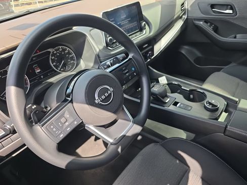 Used 2023 Nissan Rogue SV AWD/4WD image 15